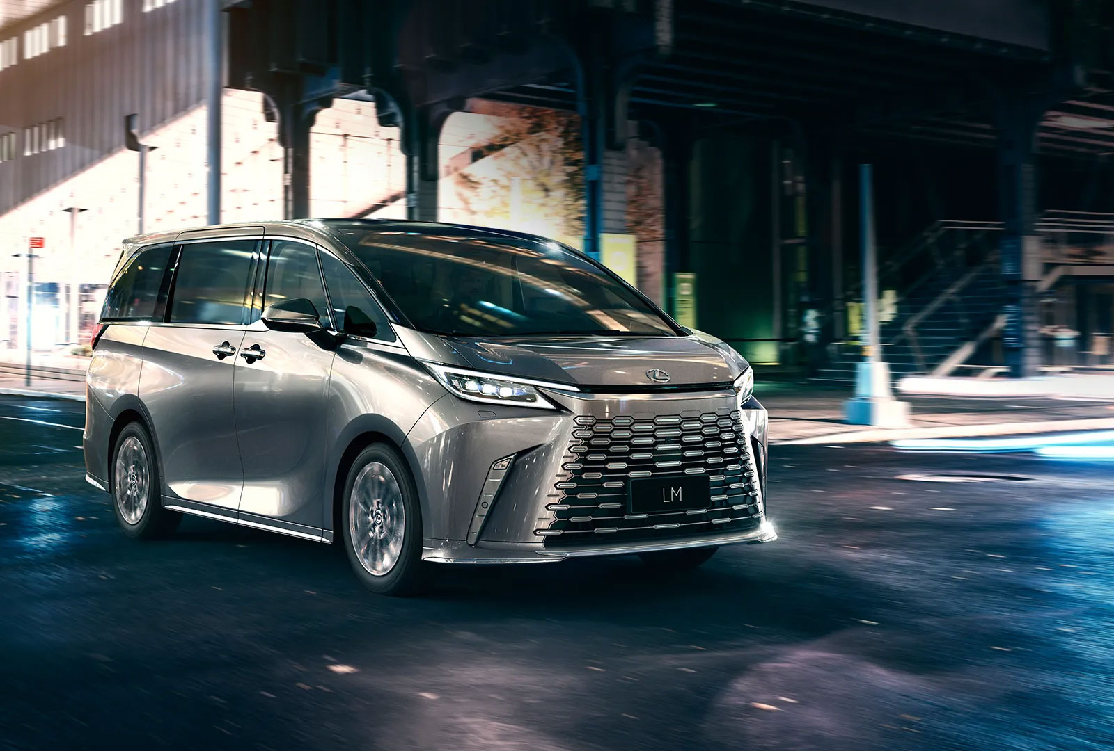 NEW GENERATION OF THE LEXUS SPINDLE GRILLE